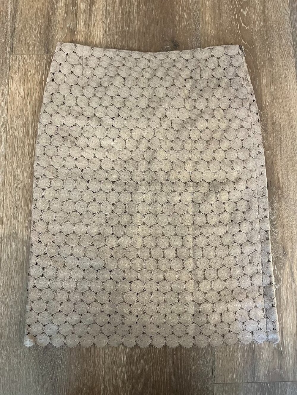 NWOT AKRIS Embroidered Pencil Skirt Work Office Career - 6 Beige Tan Geometric